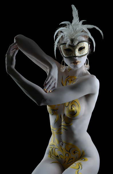 Portrait of beautiful young girl in gold flowers bodyart in veni - Foto, Imagen