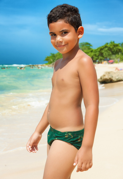 Hispanic child on a tropical beach - Fotoğraf, Görsel