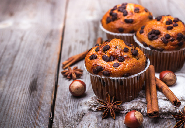 Muffin con gocce di cioccolato fatti in casa per colazione
 - Foto, immagini