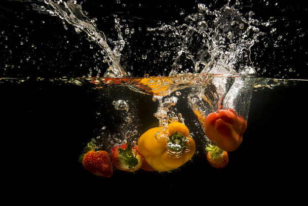 Photo of vegetables dropped under water - Φωτογραφία, εικόνα
