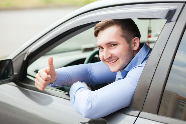 Man doing thumbs up in car - Fotoğraf, Görsel