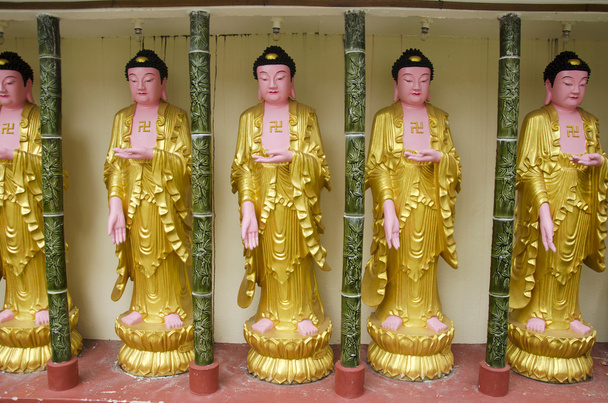 Estátua de Buda de Kek Lok Si templo chinês e budista
 - Foto, Imagem