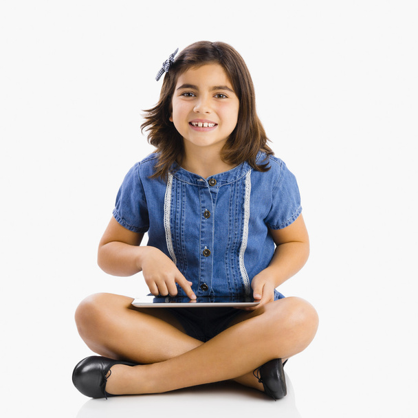 Young girl using a tablet - Zdjęcie, obraz