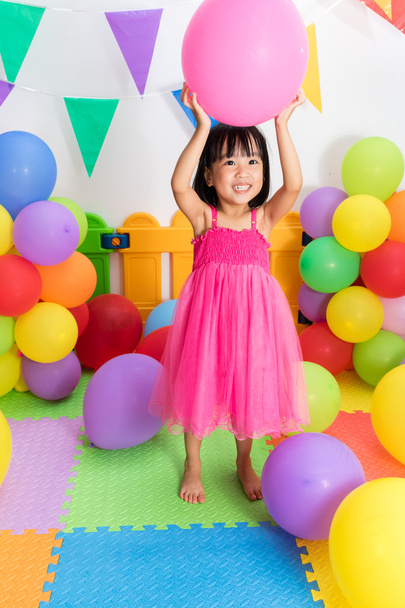 Asian Little Chinese Girl Playing with Colorful Balloons - Valokuva, kuva