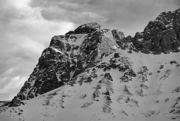 Itálie, Abruzzo, Appennines, Prati di Tivo, pohled na pohoří Gran Sasso pokryté sněhem - Film Scan - Fotografie, Obrázek