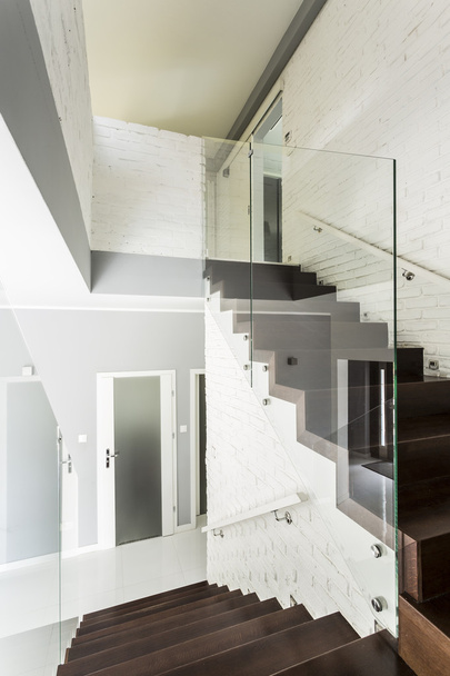 White villa staircase idea - Foto, afbeelding