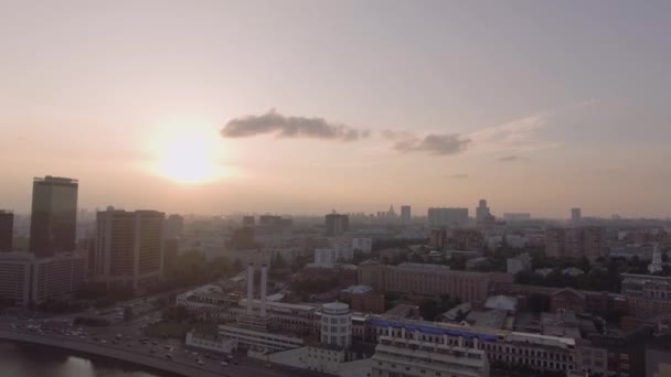 Το ξενοδοχείο Ουκρανία και ανάχωμα - Πλάνα, βίντεο