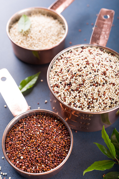 gemischte rohe Quinoa - Foto, Bild