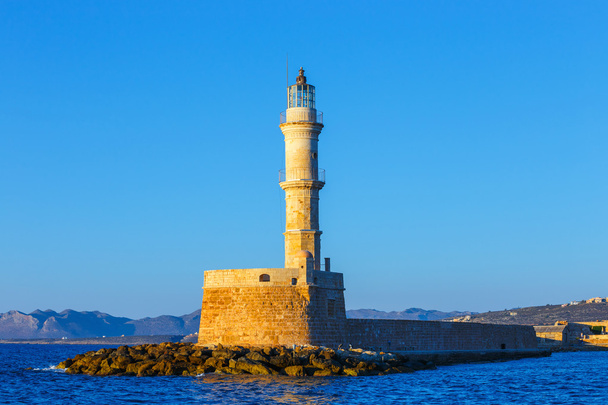 Вид на старый порт и маяк в Ханье, Крит, Греция
 - Фото, изображение