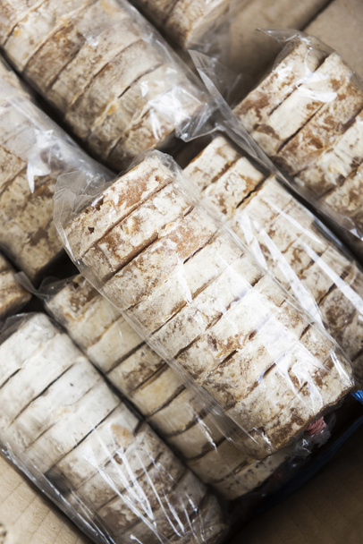 Thai organic Coconut Palm sugar in plastic bag for sale in marke
 - Фото, изображение