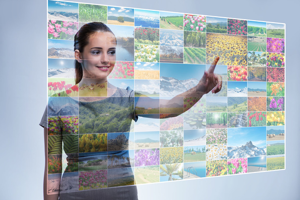 Ділова жінка натискає віртуальну кнопку на колажі природи
 - Фото, зображення