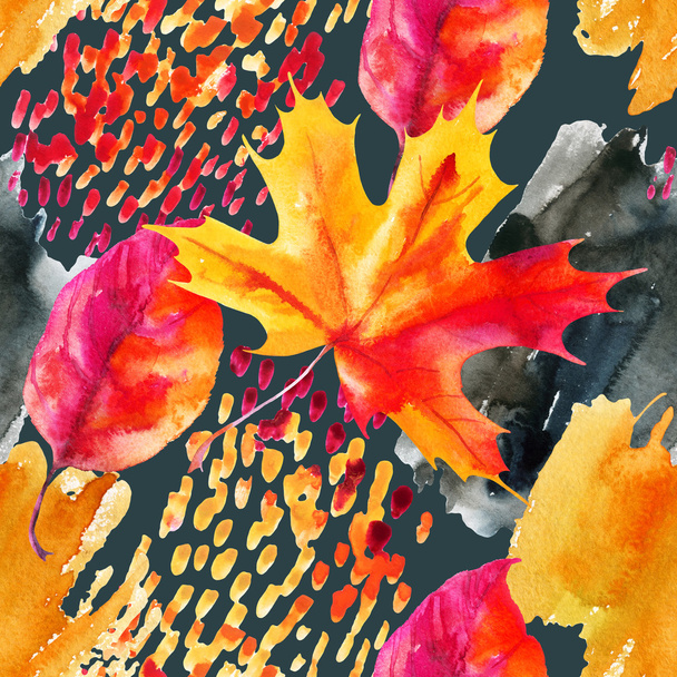Autumn ash, maple leaf on watercolour textured background. - Fotoğraf, Görsel