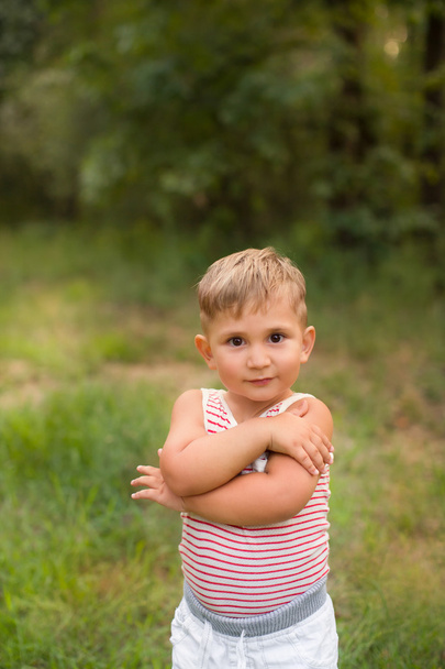 Boy playing outdoors - Fotografie, Obrázek