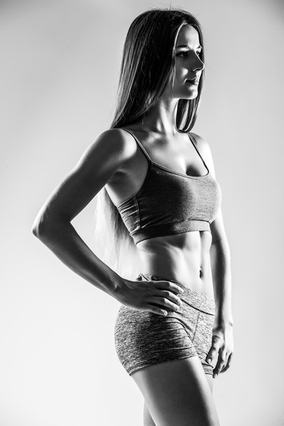 atrakcyjny fitness kobieta, wyszkolonych kobiecego ciała. - Zdjęcie, obraz