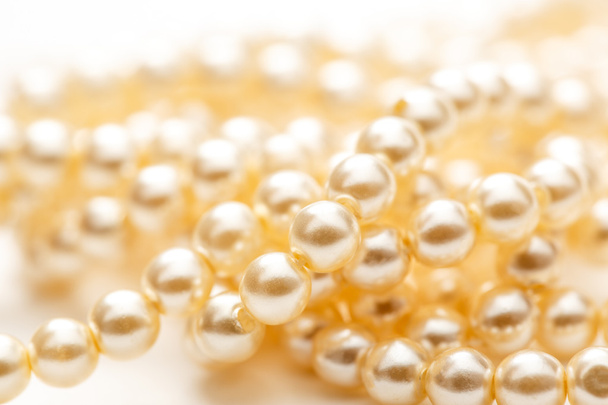Blanco collar de perlas
 - Foto, Imagen