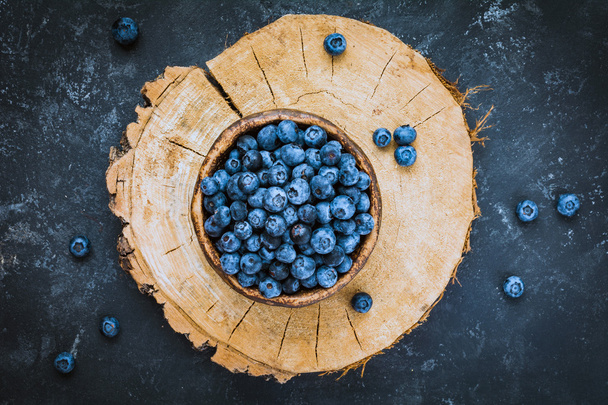 Fresh blueberries in bowl - Valokuva, kuva