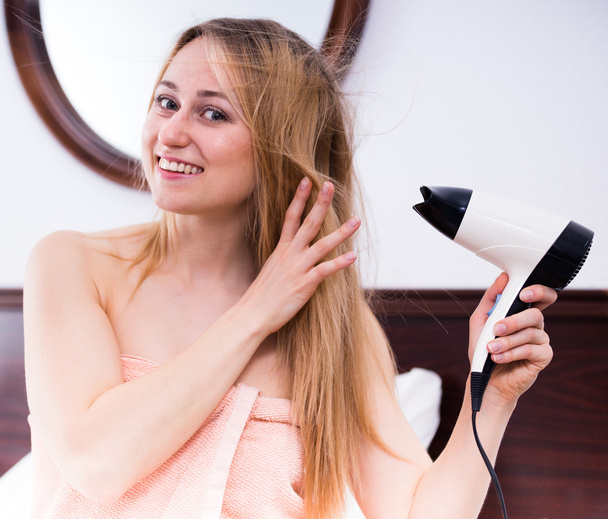 woman drying hair  - Foto, afbeelding
