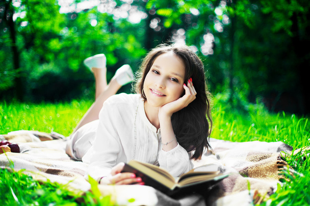 girl with a book - Zdjęcie, obraz