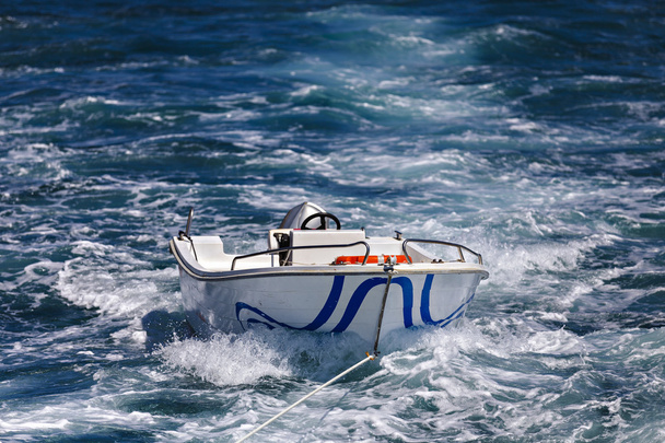 Hochgeschwindigkeitsboot auf dem Ozean - Foto, Bild