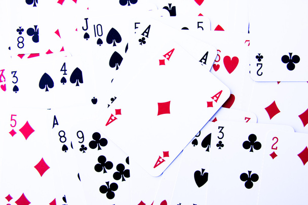 Beaucoup de cartes de poker vues dessus dispersées
 - Photo, image