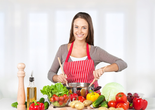 beautiful woman with fresh vegetables - Foto, imagen
