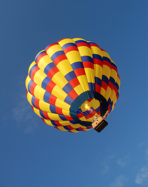 barevný horkovzdušný balón - Fotografie, Obrázek