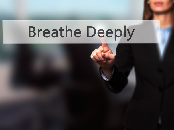 Respirer profondément - Femme d'affaires appuyant sur les boutons modernes sur un vir
 - Photo, image