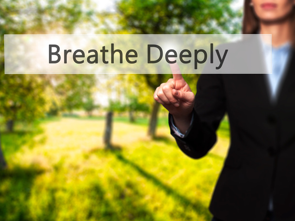 Respirer profondément - Femme d'affaires appuyant sur les boutons modernes sur un vir
 - Photo, image