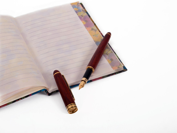 Journal et stylo plume
 - Photo, image