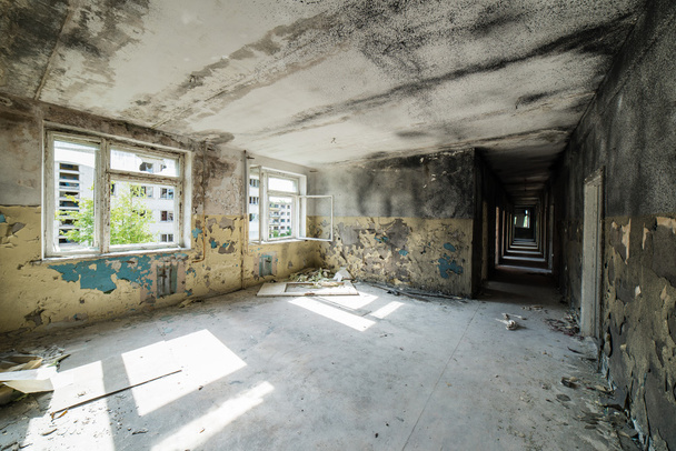 interior de un viejo hospital soviético abandonado
 - Foto, imagen