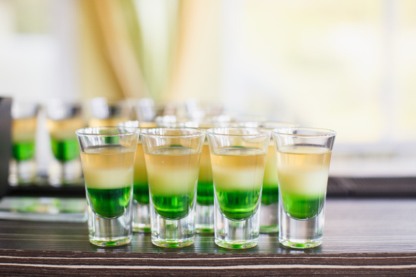 alkoholické nápoje a nápoje na svatební hostinu - Fotografie, Obrázek