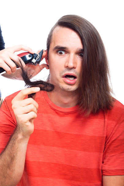 Schockierter Mann rasiert sich mit Haarschneider - Foto, Bild