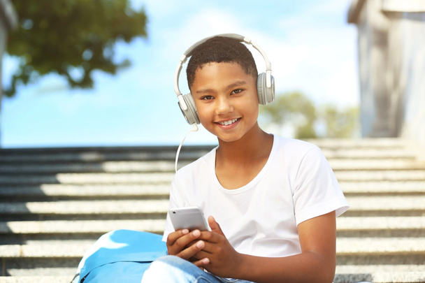 African American boy listening music - Фото, зображення