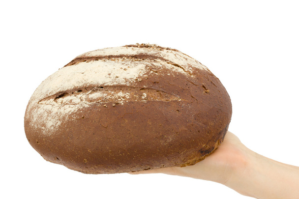 Dámské ruce držící bochník chleba, izolované na bílém poza - Fotografie, Obrázek