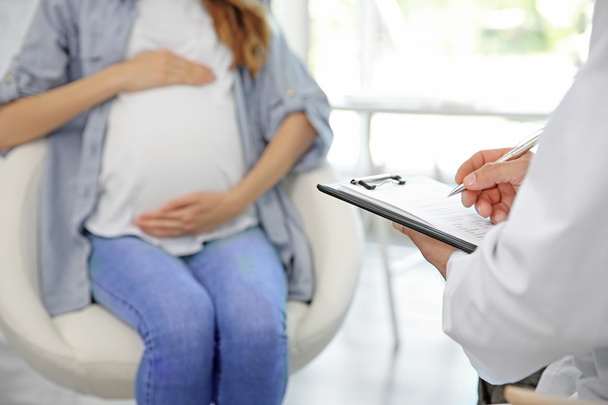 Pregnant woman visiting doctor - Photo, Image