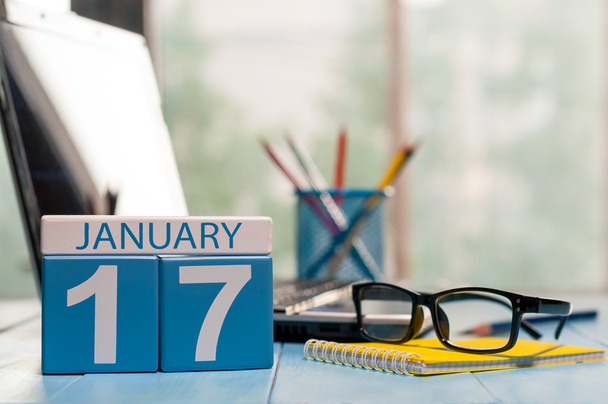 17 января. День 17 месяца, календарь по работе с клиентами. Зимнее время. Пустое место для текста
 - Фото, изображение