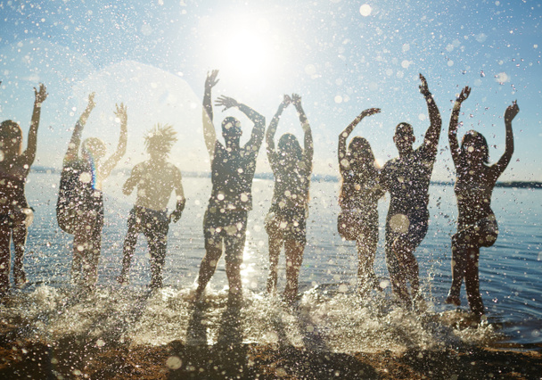  friends dancing in water - Zdjęcie, obraz