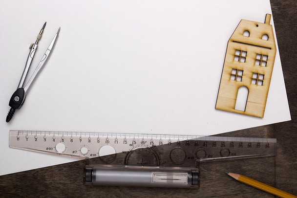 Model huis en hulpmiddelen voor tekenen - Foto, afbeelding