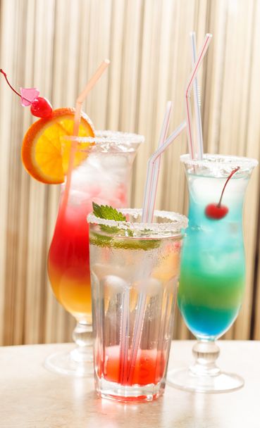 Cocktails in the bar - Φωτογραφία, εικόνα
