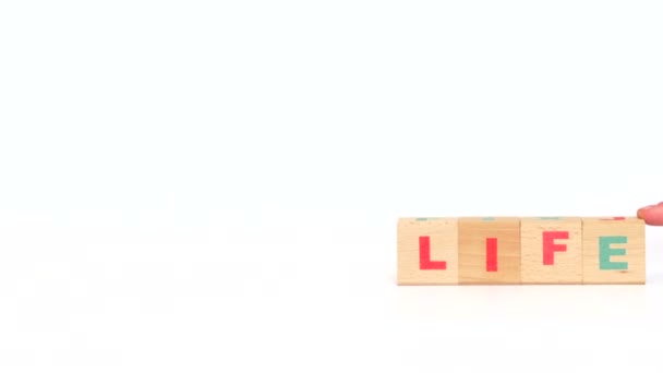 Λέξη ζωής χτισμένο από κύβους παιχνίδι - Πλάνα, βίντεο