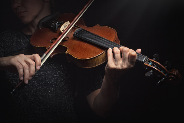 muzikant die viool speelt - Foto, afbeelding