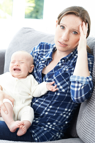 Frustrated Mother Suffering From Post Natal Depression - Foto, Imagen