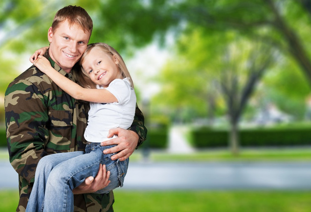 military soldier man with little girl - Zdjęcie, obraz