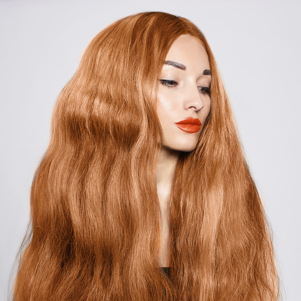 beautiful young woman with healthy hair - Valokuva, kuva