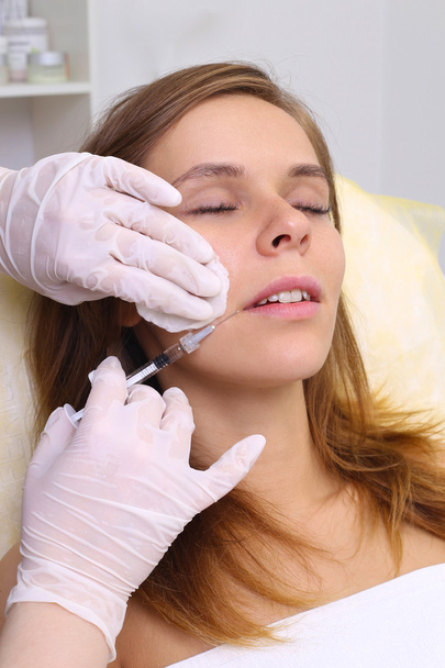 Procedure filler injection in beauty clinic. - Foto, Imagem