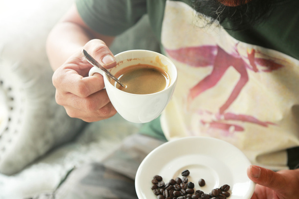 Пиття кави в кафе
 - Фото, зображення