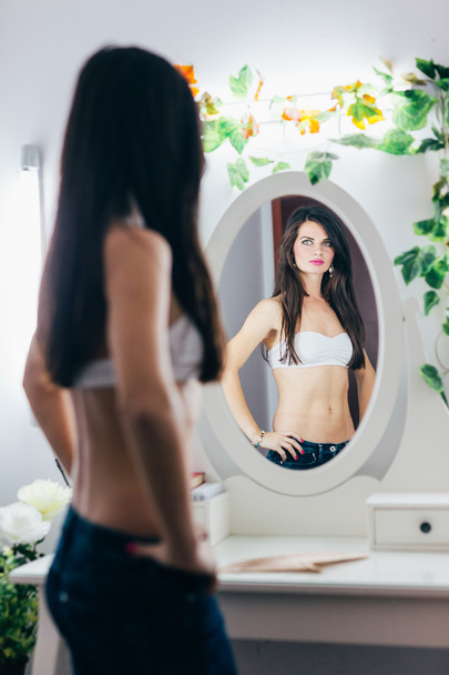Profile of a fit woman - 写真・画像