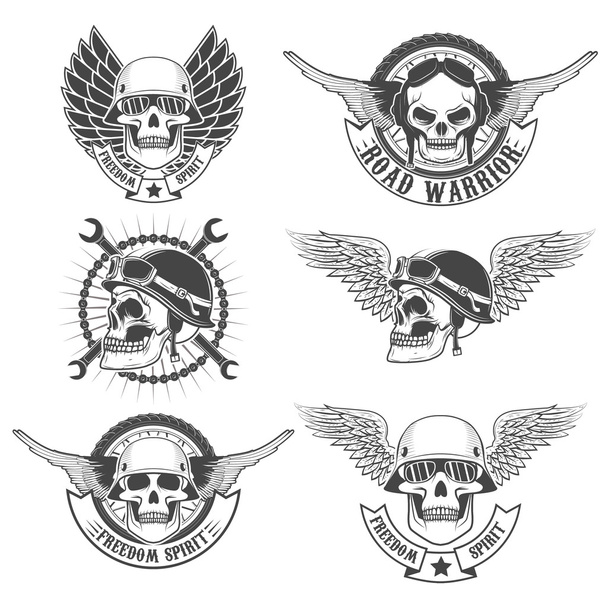 Set of motorcycle club labels templates.Skulls in motorcycle hel - Wektor, obraz