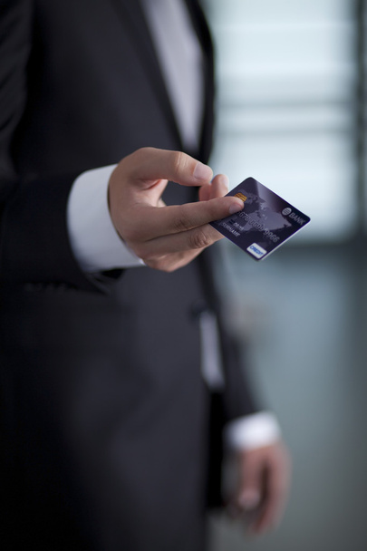 Businessman giving to someone credit card - Foto, immagini