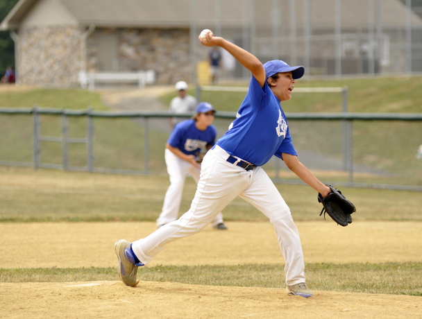 pitching het baseball - Foto, afbeelding